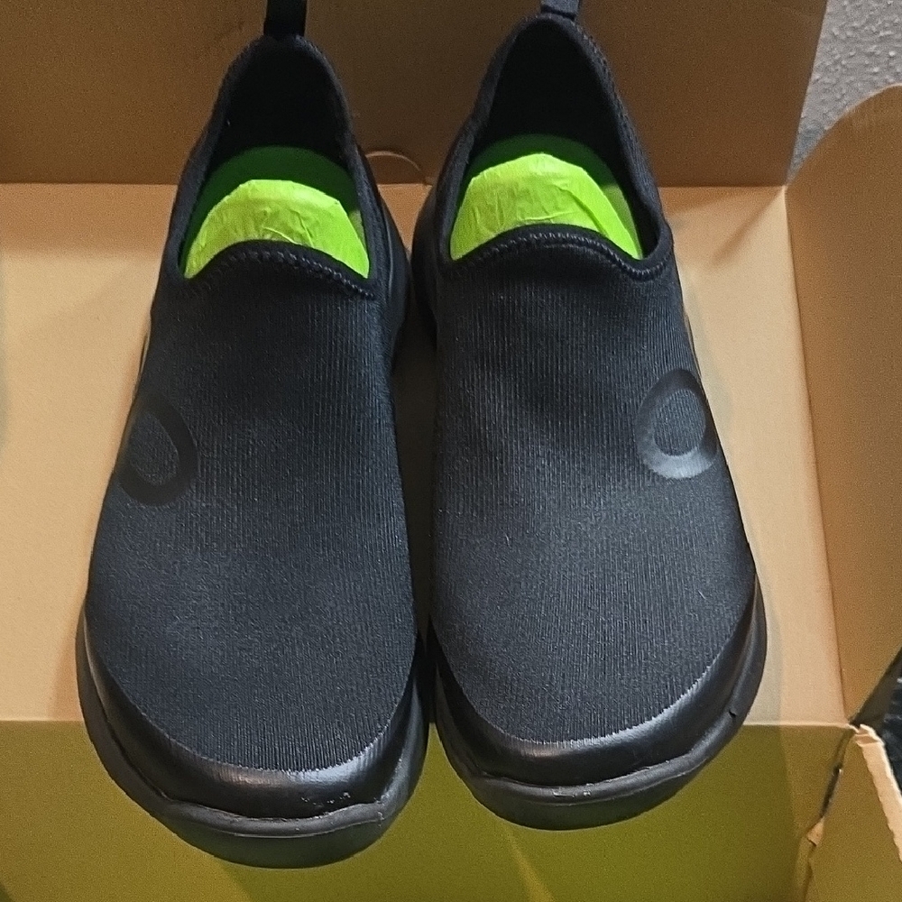 Oofos Women's OOmg Sport Low Shoe - Black